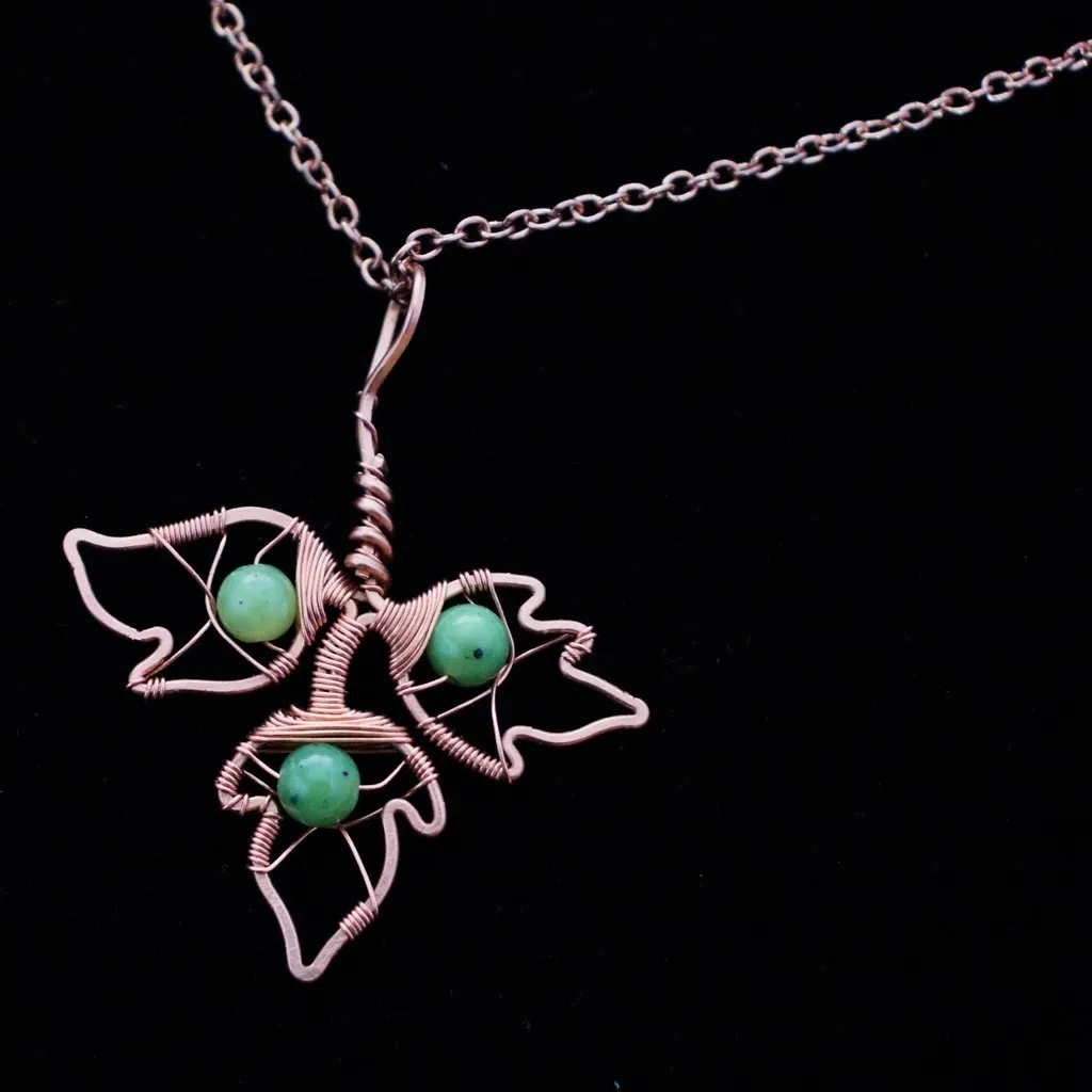 Poison Ivy Leaflet - Canadian Jade - Copper Necklace